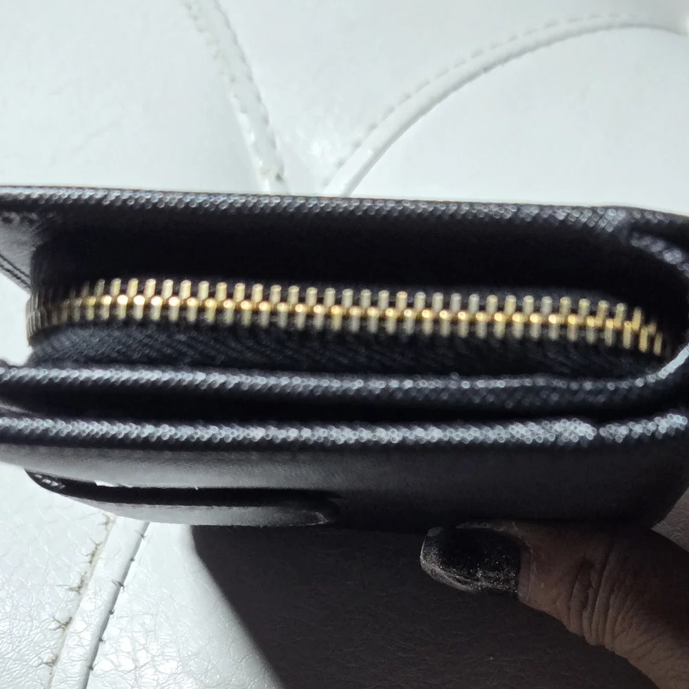 Prada black Saffiano leather full zip wallet. - Picture 4 of 12